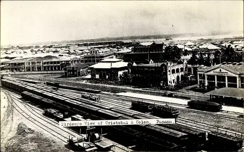 Foto Ak Panama, Cristobal, Colon, Blick über die Dächer der Stadt, Bahnanlagen