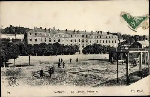 Ak Lisieux Calvados, La Caserne Delaunay