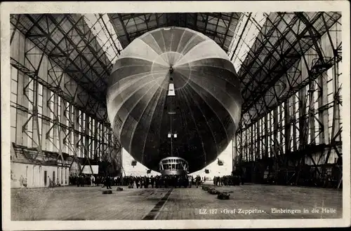 Ak LZ 127 Graf Zeppelin, Einbringen in die Halle