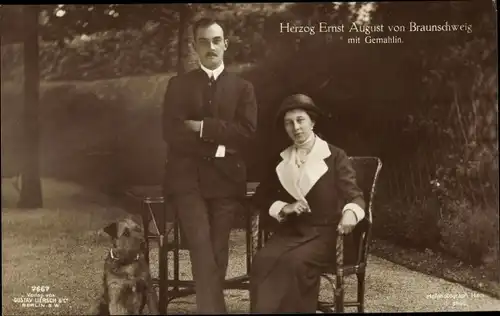 Ak Herzog Ernst August von Braunschweig, Prinzessin Victoria Luise von Preußen, Hund