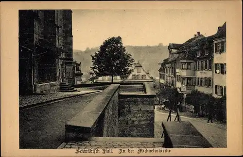 Ak Schwäbisch Hall in Baden Württemberg, Partie an der Michaeliskirche, Treppenaufgang, Häuser