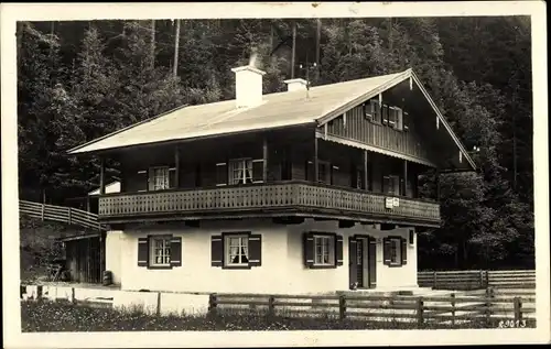 Ak Berchtesgaden in Oberbayern, Hütte am Waldrand, Totalansicht