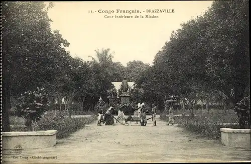 Ak Brazzaville Franz. Kongo, Cour interieure de la Mission