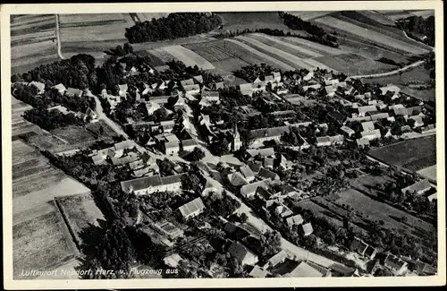 Ak Neudorf Harzgerode am Harz, Fliegeraufnahme, Gesamtansicht vom Ort, Kirche, Felder