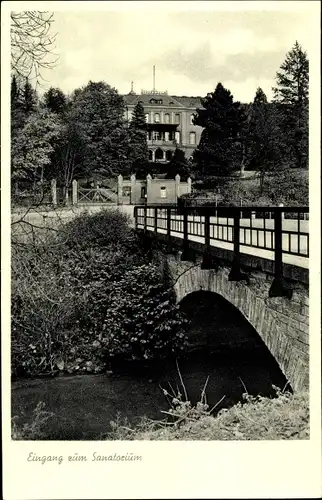 Ak Weilmünster im Taunus, Kindersanatorium, Eingang, Brückenpartie