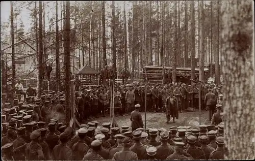 Foto Ak Dt. Soldaten, Waldlager, Aufführung