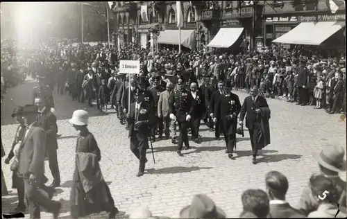Foto Ak Umzug 3. Kompagnie, Veteranen, Straßenpartie