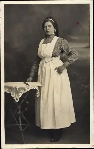 Foto Ak Krankenschwester in Dienstkleidung, Portrait