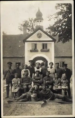 Foto Ak Vogelsang Grünholz Damp in Schleswig Holstein, Dt. Soldaten