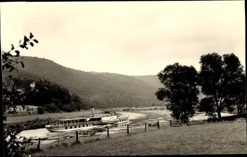 Foto Ak Salondampfer auf einem Fluss, Landschaft