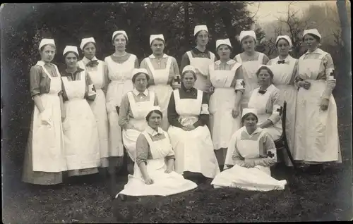 Foto Ak Krankenschwestern in Uniformen, Gruppenbild