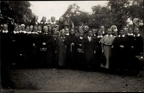 Foto Ak Krankenschwestern, Ordensschwestern, Gruppenbild