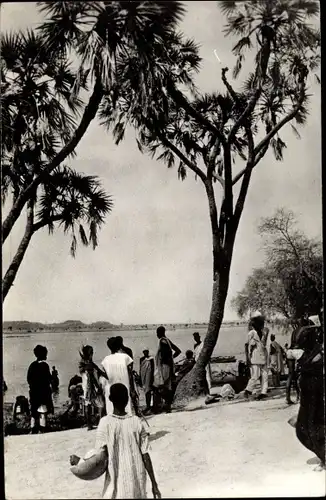 Ak Niamey Niger, Ligne du Hoggar, Männer am Fluss