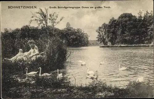 Ak Schwetzingen Baden Württemberg, Schlossgartengruppe Donau am großen Teich