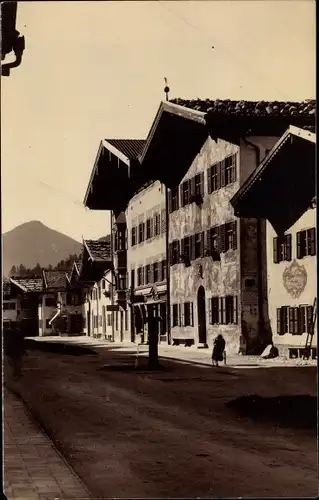 Foto Ak Mittenwald in Oberbayern, Straßenpartie