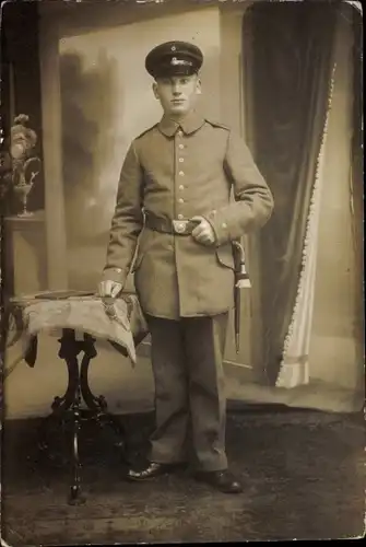 Foto Ak Dt. Soldat, Portrait, Uniform
