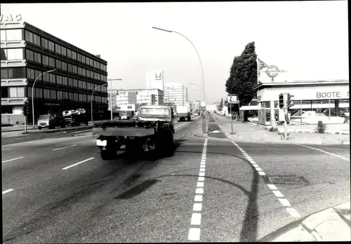 Foto Ak Hamburg, Straßenpartie mit Lastwagen