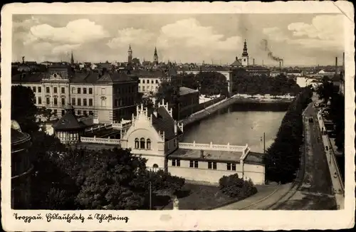 Ak Opava Troppau Reg. Mährisch Schlesien, Eislaufplatz und Schlossring