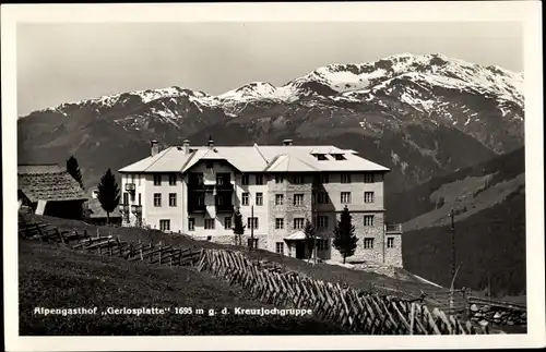 Ak Krimml in Salzburg, Alpengasthof Gerlosplatte, Gesamtansicht, Holzzaun, Kreuzjochgruppe