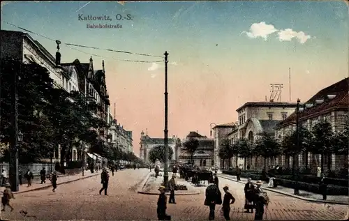 Ak Katowice Kattowitz Schlesien, Blick auf den Hauptbahnhof, Straßenseite, Bahnhofstraße