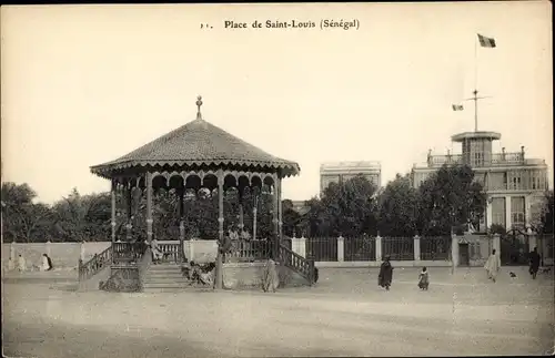 Ak Saint Louis Senegal, Platz mit Pavillon