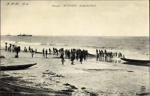 Ak Rufisque Senegal, Scène de Pêche, Fischer am Strand mit Netz