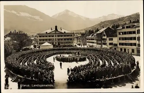 Ak Glarus Kt. Glarus Schweiz, Landsgemeinde, Versammlung am Marktplatz