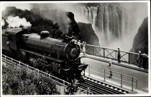 Ak Rhodesien Simbabwe, A Rhodesian Railways' Train crossing the Victoria Falls Bridge