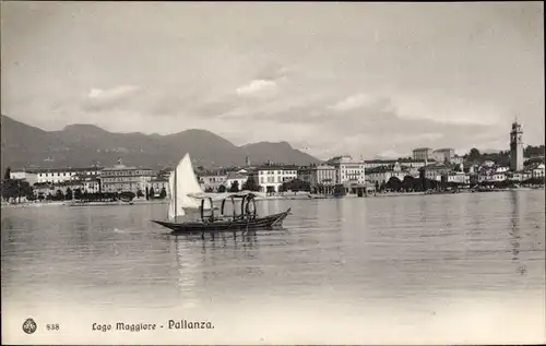 Ak Pallanza Lago Maggiore Piemonte, Stadtpanorama vom See, Boot