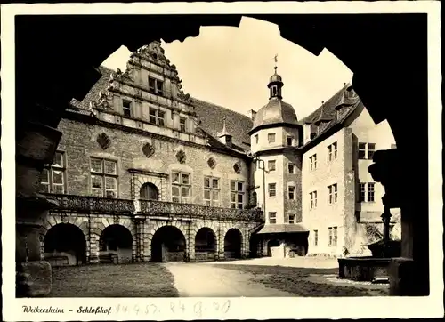 Ak Weikersheim in Tauberfranken, Blick in den Schlosshof