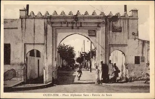 Ak Oued Zem Marokko, Place Alphonese Sanz, Entrée du Souk