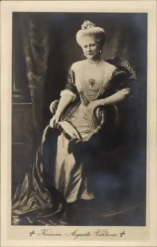 Ak Kaiserin Auguste Viktoria, Portrait, Pelzmantel, Diadem, NPG 4542