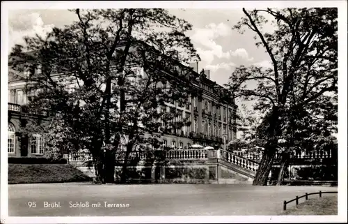 Ak Brühl Nordrhein Westfalen, Schloß mit Terrasse