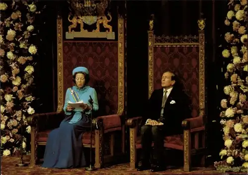 Ak Königin Beatrix der Niederlande, Prinz Claus, Portrait im Rittersaal