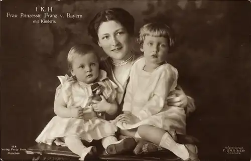 Ak Frau Prinzessin Franz von Bayern mit Kindern, Portrait, Puppe