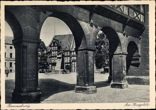 Ak Braunschweig in Niedersachsen, Am Burgplatz, Arkaden, Denkmal