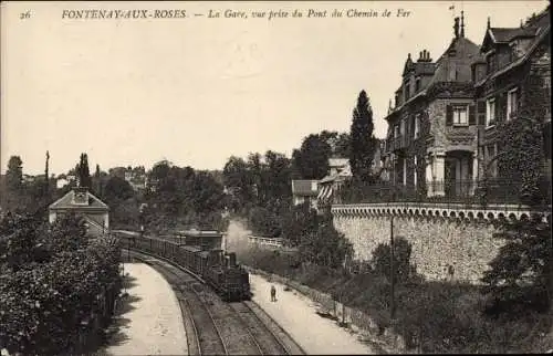 Ak Fontenay aux Roses Hauts de Seine, La Gare, vue prise du Pont du chemin de Fer