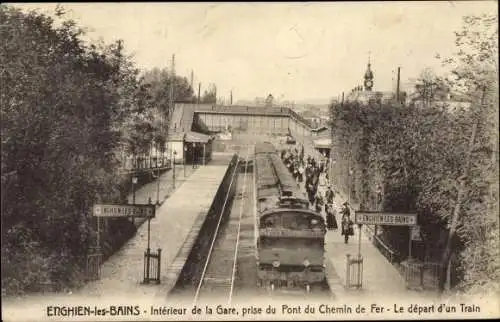 Ak Enghien les Bains Val d'Oise, Interieur de la Gare, prise du pont du chemin de fer, depart