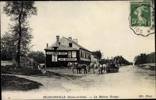 Ak Franconville Val d'Oise, La Maison Rouge, Pferdefuhren