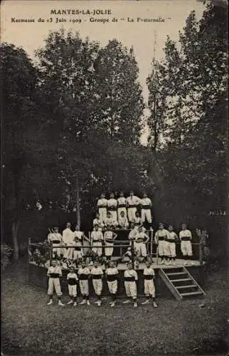 Ak Mantes La Jolie Yvelines, Kermesse du 13 Juin 1909, Groupe de La Fraternelle