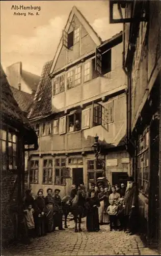 Ak Hamburg Mitte Altstadt, Gruppenbild in einer Gasse, Junge mit Pferd