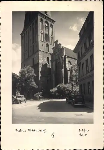 Ak Berlin, Nikolaikirche, Straßenansicht, Autos