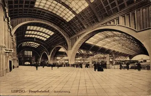 Ak Leipzig in Sachsen, Hauptbahnhof, Blick zum Querbahnsteig, Bahnsteig 7, Wartesaal