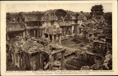 Ak Kambodscha, Angkor Wat, Porche central des galeries Ouest du 2e etage et edicules lateraux