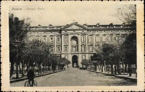 Ak Caserta Campania, Palazzo Reale, Fahrradfahrer