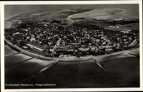 Ak Norderney in Ostfriesland, Totalansicht der Insel, Fliegeraufnahme