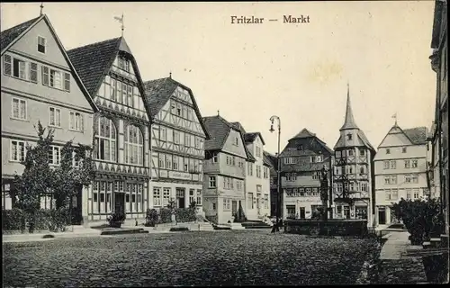 Ak Fritzlar im Schwalm Eder Kreis, Markt, Fachwerkhäuser, Brunnen