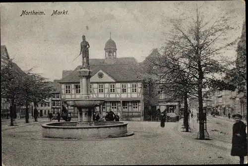 Ak Northeim in Niedersachsen, Marktplatz, Brunnen