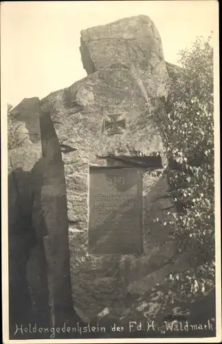 Foto Ak Niederösterreich, Heldengedenkstein der FDH Waldmark