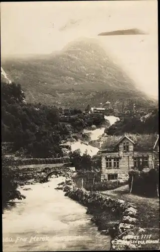 Ak Norwegen, Flusspartie, Steinbrücke, Landschaftspanorama